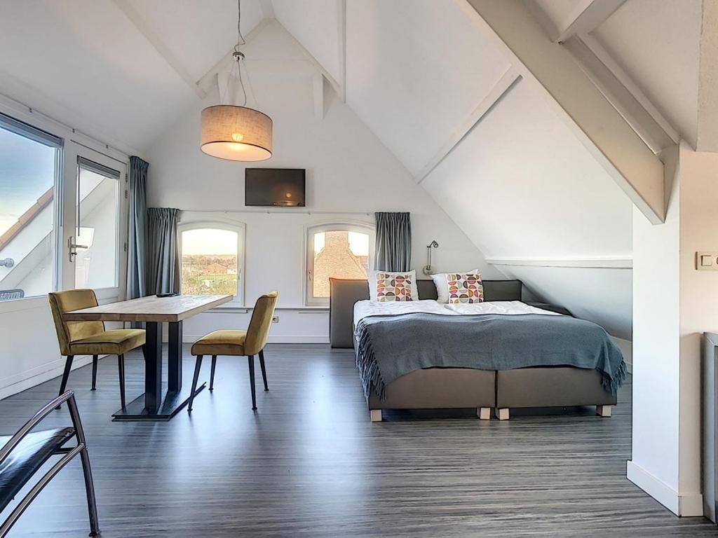 The Town Hotel Studios Appartments Zuidzande Esterno foto