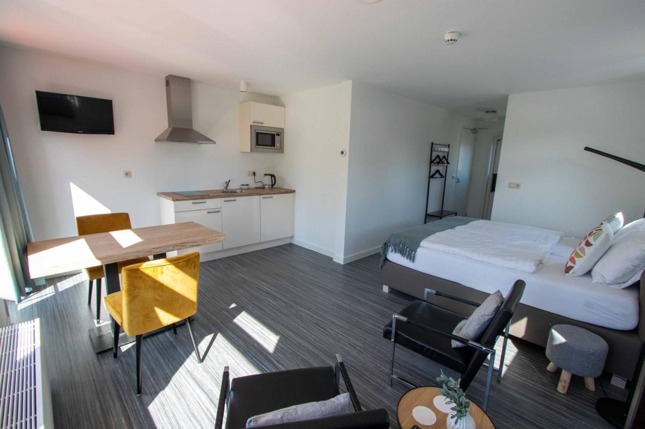 The Town Hotel Studios Appartments Zuidzande Esterno foto