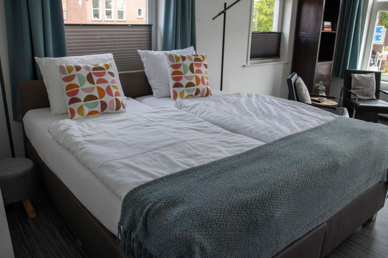 The Town Hotel Studios Appartments Zuidzande Esterno foto