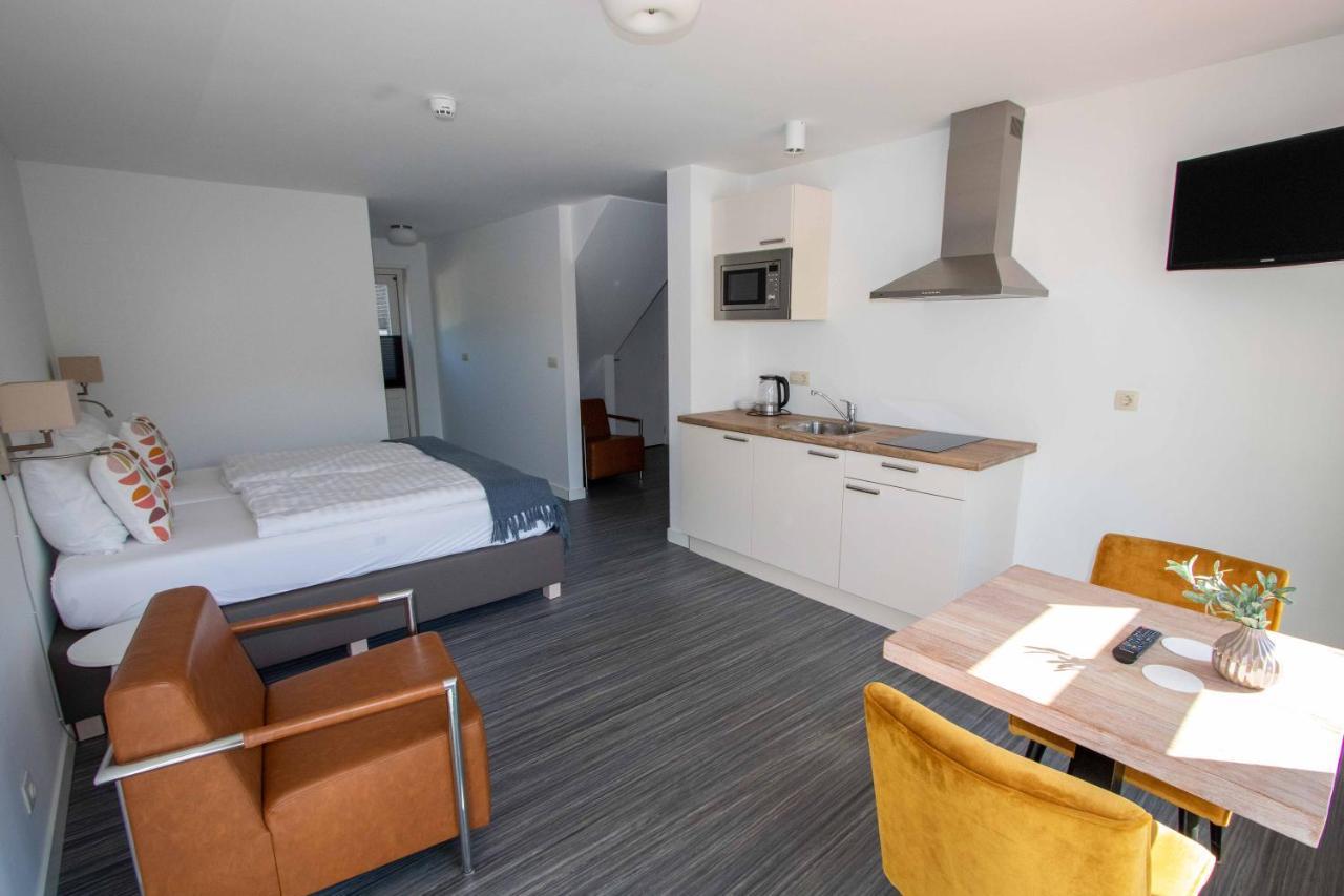 The Town Hotel Studios Appartments Zuidzande Esterno foto